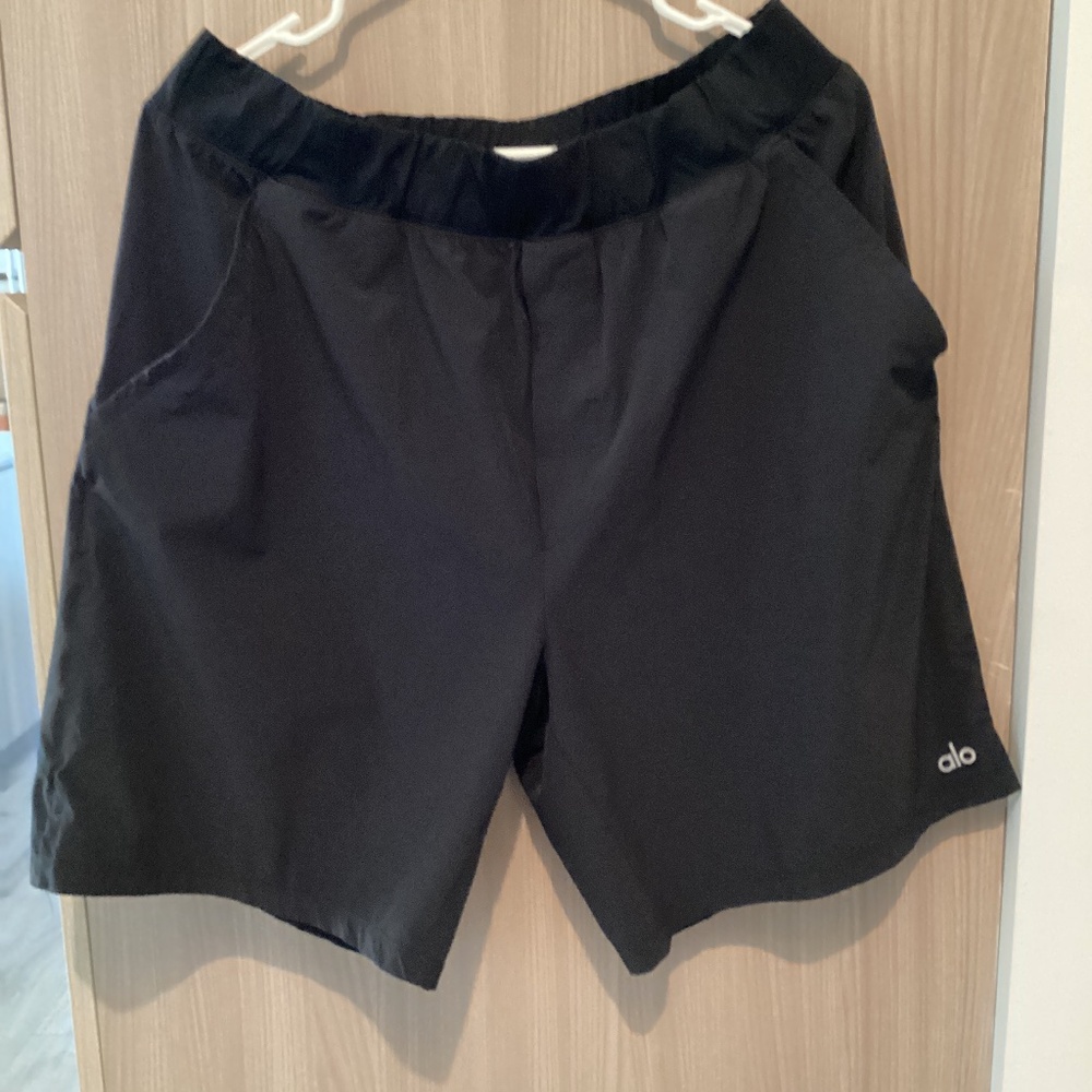 Alo Yoga Men’s Repetition Shorts, Black, XL